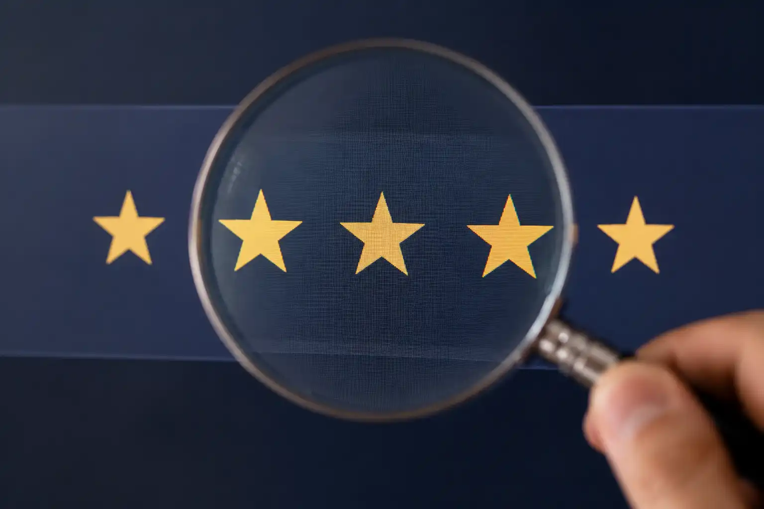 A star rating with a magnifying glass examining reviews illustrating Betti Casino Trustpilot rating